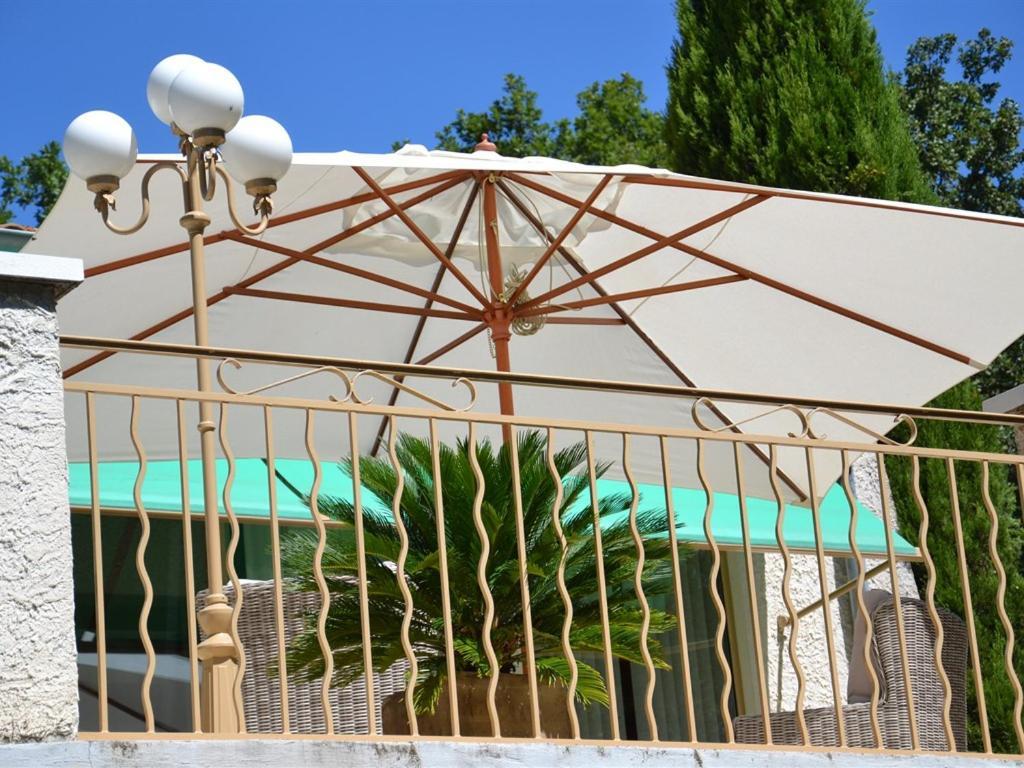 La Deviniere Hotel Donzère Exterior foto