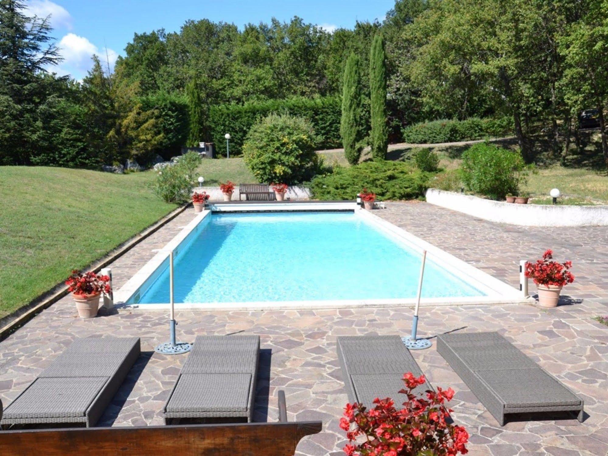 La Deviniere Hotel Donzère Exterior foto
